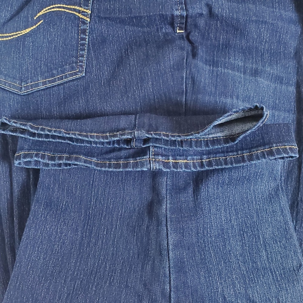 Levis Strauss Signature Women's Jeans  Size 26 Mid Rise Boot Cut SeeMeasurements - Picture 12 of 16